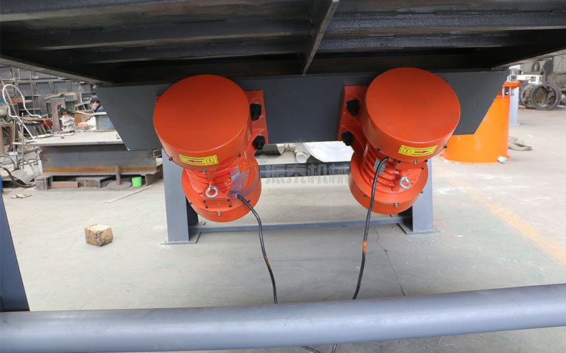 直線(xiàn)振動(dòng)篩電機(jī)